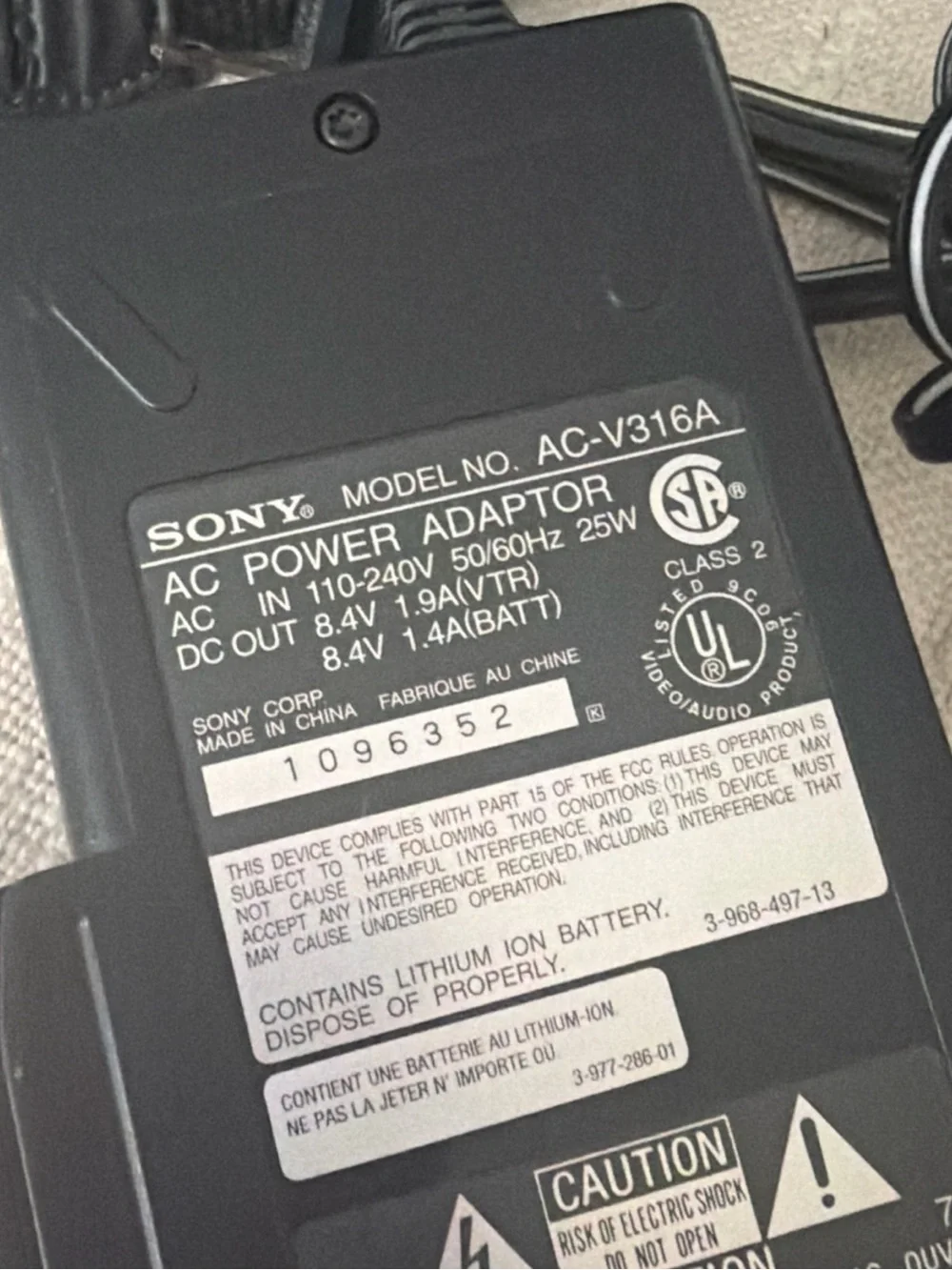 Sony Handycam CCD-TRV72 NTSC Video Hi8 Camcorder / Tested / + Accessories